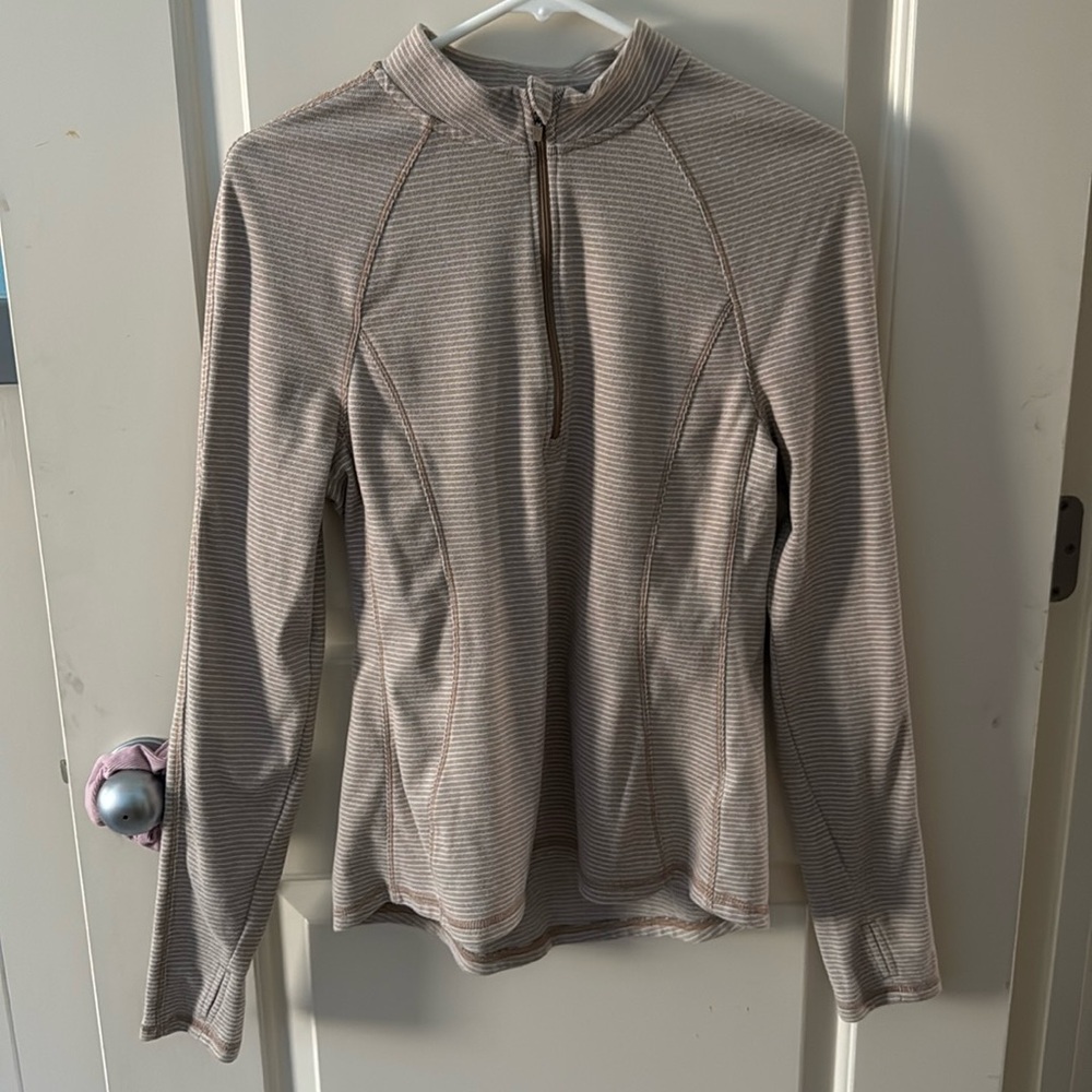 Avalanche top layer “running/workout” top, size med, thumb holes